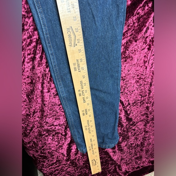 Rustler Mens Medium Wash Blue Denim Jeans Regular Fit Straight Leg Size 30X32 - Picture 5 of 9